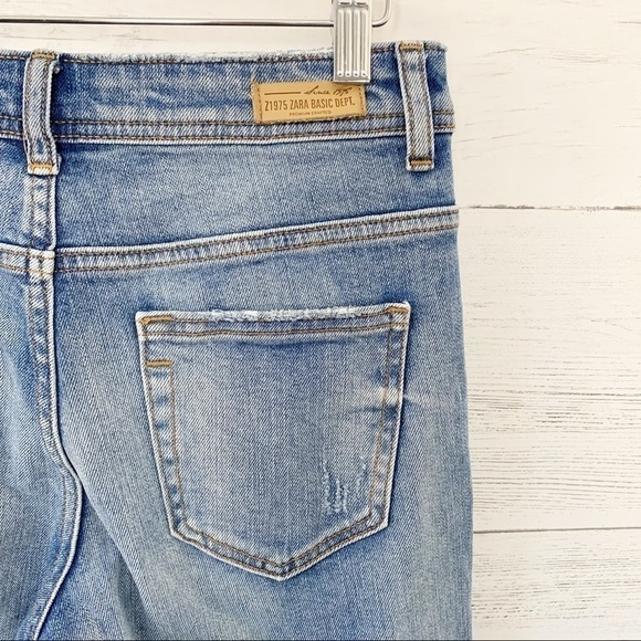 Zara Pearl Embellished Boyfriend Jeans Distressed Raw Step Hem Light Wash Size 0 - Picture 7 of 11